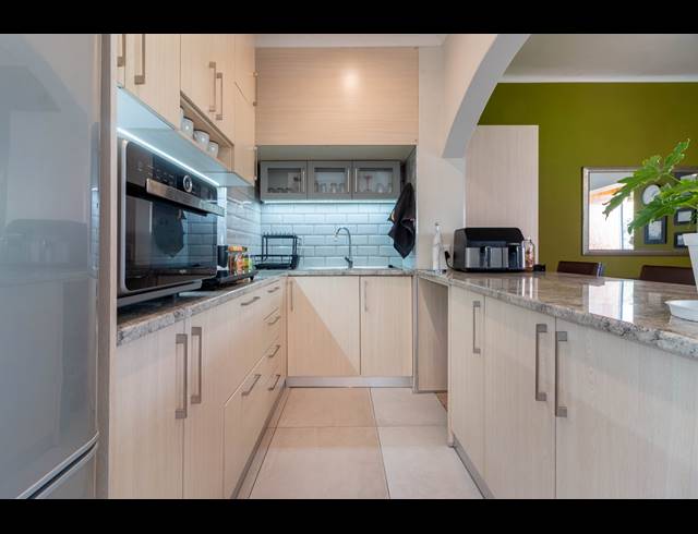 1 bed property to rent in CAPE TOWN CITY CENTRE